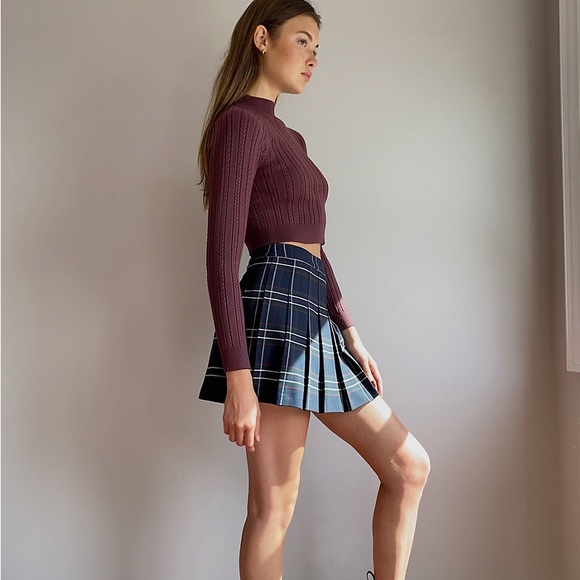 Aritzia Sunday Best Sweater - Picture 5 of 9